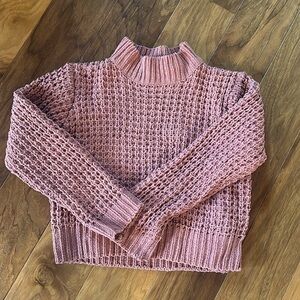Women’s/Juniors cropped sweater. Size medium.
